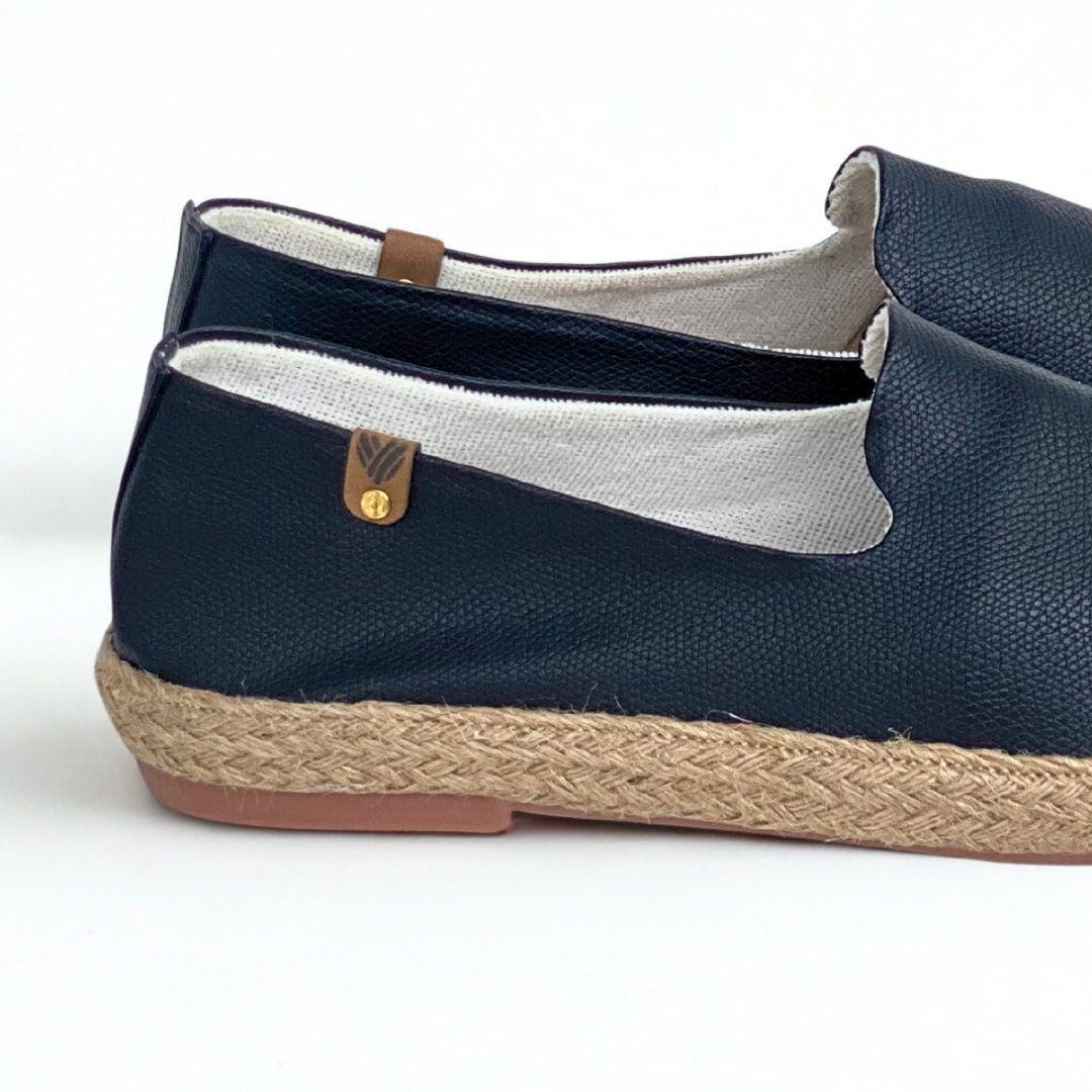 Maria Unicolor  NEGRO