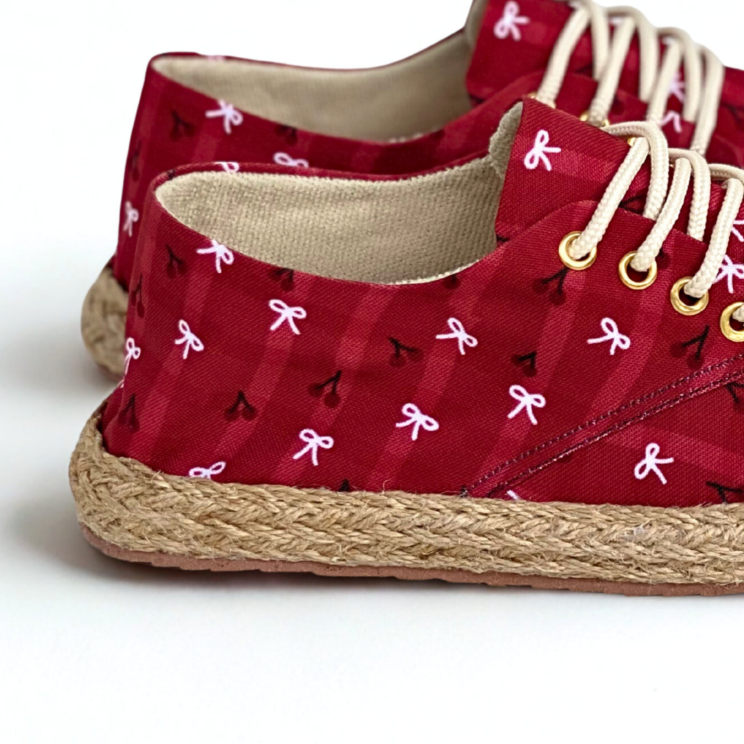 Tradicional  Niña  Corbatín rojo