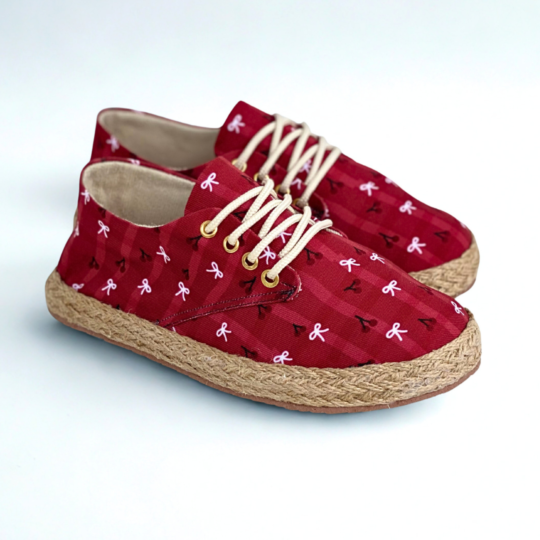 Tradicional  Niña  Corbatín rojo