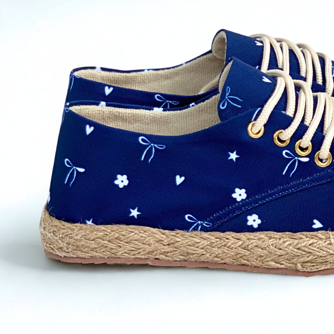 Tradicional  Niña  Corbatín Azul